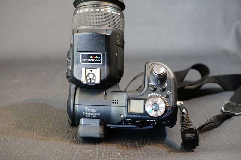 Sony Cyber-Shot DSC-F828 8.0MP Digital Camera in Box **Great Condition**