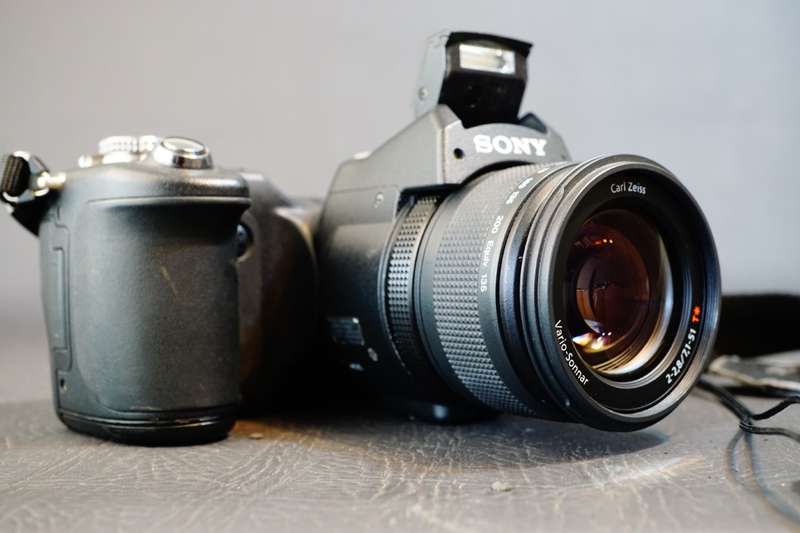Sony Cyber-Shot DSC-F828 8.0MP Digital Camera in Box **Great Condition**
