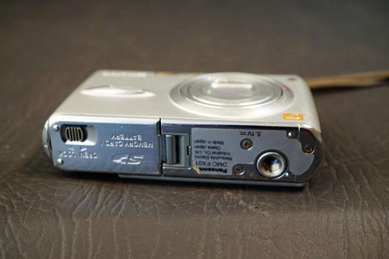 Panasonic LUMIX DMC-FX01 6.0MP Compact Digital Camera **Good Condition, Well Used**