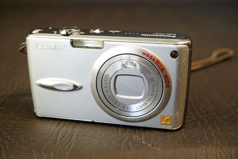 Panasonic LUMIX DMC-FX01 6.0MP Compact Digital Camera **Good Condition, Well Used**