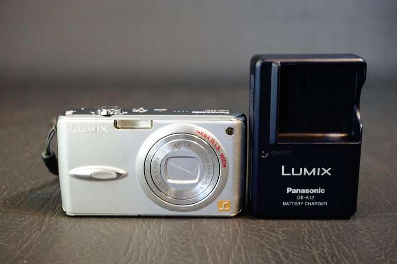 Panasonic LUMIX DMC-FX01 6.0MP Compact Digital Camera **Good Condition, Well Used**
