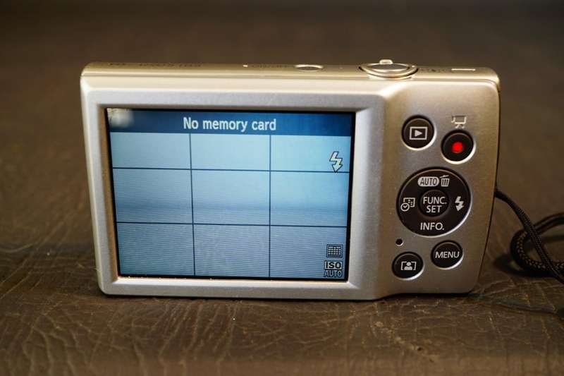 Canon IXUS 185 Compact Digital Camera 20MP 8X Optical Zoom **In Box, Excellent Condition**