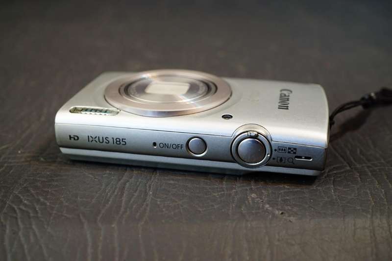 Canon IXUS 185 Compact Digital Camera 20MP 8X Optical Zoom **In Box, Excellent Condition**