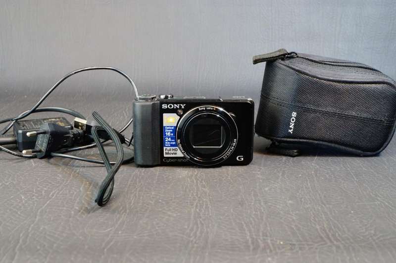 Sony Cyber-Shot DSC-HX9V 16.2MP 16x Optical Zoom Compact Digital Camera **Great Condition**
