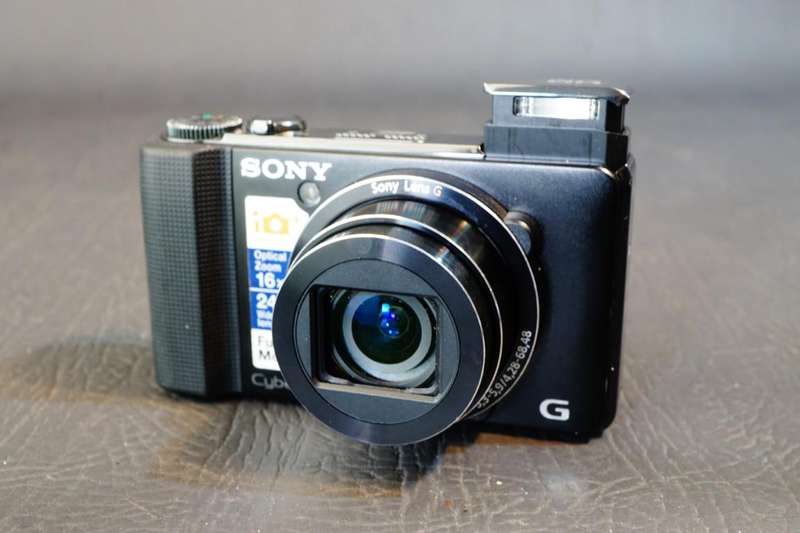 Sony Cyber-Shot DSC-HX9V 16.2MP 16x Optical Zoom Compact Digital Camera **Great Condition**