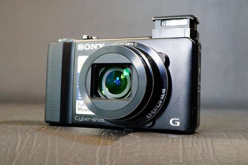 Sony Cyber-Shot DSC-HX9V 16.2MP 16x Optical Zoom Compact Digital Camera **Great Condition**