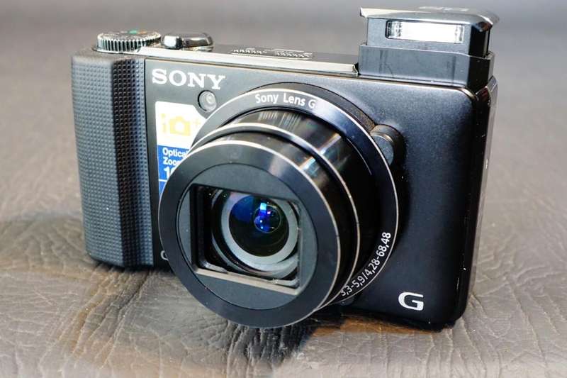 Sony Cyber-Shot DSC-HX9V 16.2MP 16x Optical Zoom Compact Digital Camera **Great Condition**