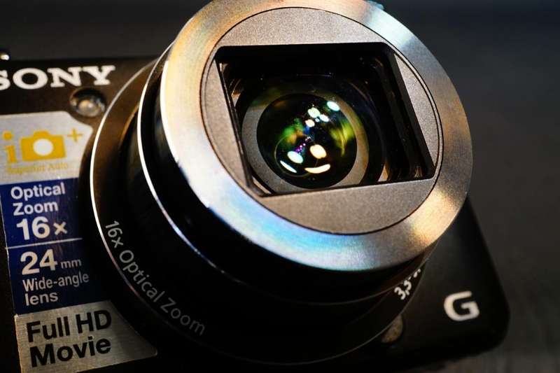 Sony Cyber-Shot DSC-HX9V 16.2MP 16x Optical Zoom Compact Digital Camera **Great Condition**