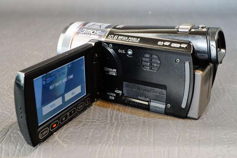 Panasonic HDC-SD300 High Definition AVCHD Full HD. O.I.S. 1080p 10.6 Mp Camcorder **Great Condition*