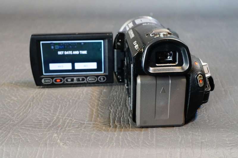 Panasonic HDC-SD300 High Definition AVCHD Full HD. O.I.S. 1080p 10.6 Mp Camcorder **Great Condition*