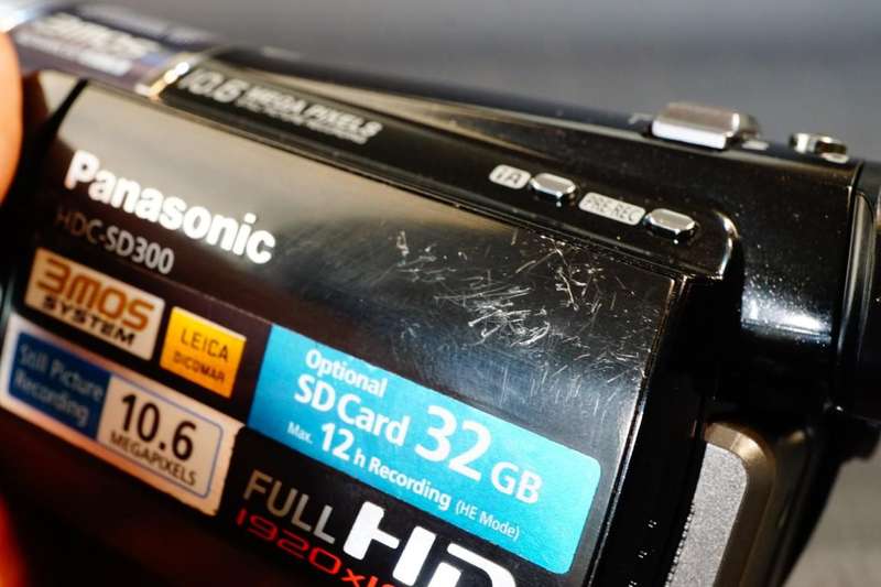 Panasonic HDC-SD300 High Definition AVCHD Full HD. O.I.S. 1080p 10.6 Mp Camcorder **Great Condition*