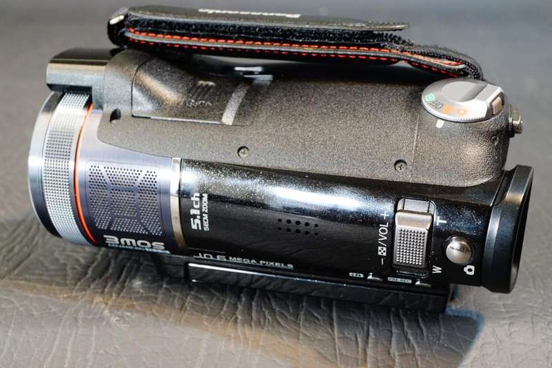 Panasonic HDC-SD300 High Definition AVCHD Full HD. O.I.S. 1080p 10.6 Mp Camcorder **Great Condition*