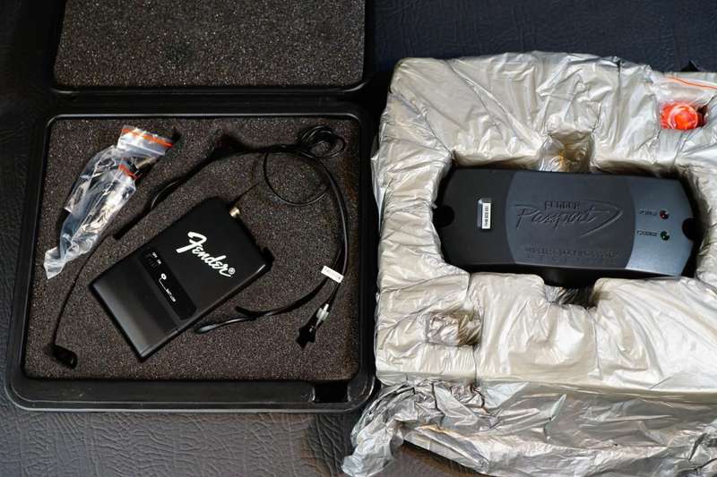 Fender WTX-1 Wireless Headset Microphone and Passport Wireless Docking System Receiver **Excellent**