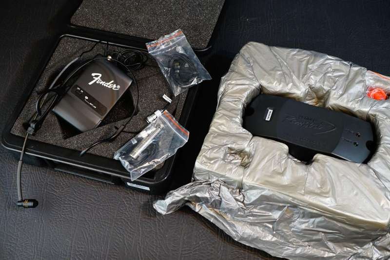 Fender WTX-1 Wireless Headset Microphone and Passport Wireless Docking System Receiver **Excellent**
