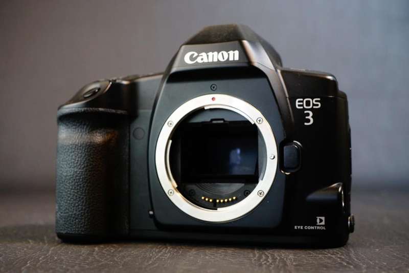 Canon EOS 3 35mm SLR Film Camera Body with Eye Focus Control **Fungus in Viewfinder**