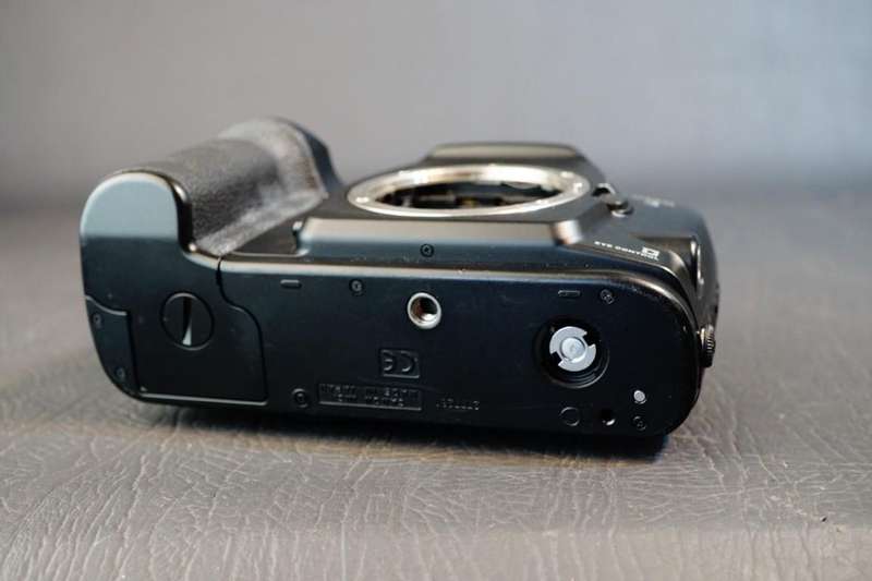 Canon EOS 3 35mm SLR Film Camera Body with Eye Focus Control **Fungus in Viewfinder**
