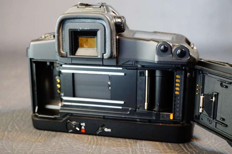 Canon EOS 3 35mm SLR Film Camera Body with Eye Focus Control **Fungus in Viewfinder**