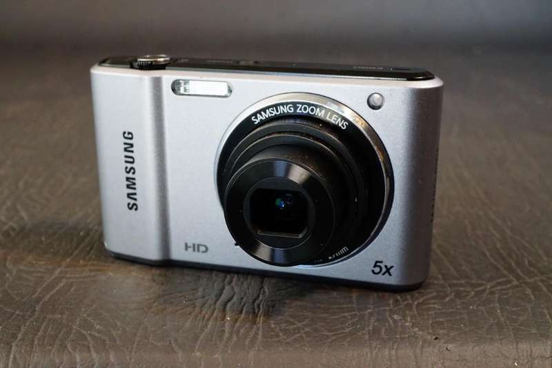 Samsung ES90 14.2MP Digital Camera 5X Optical Zoom HD Smart Auto **Great Condition**