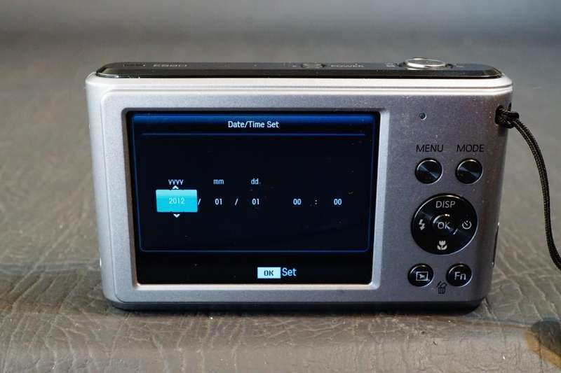 Samsung ES90 14.2MP Digital Camera 5X Optical Zoom HD Smart Auto **Great Condition**