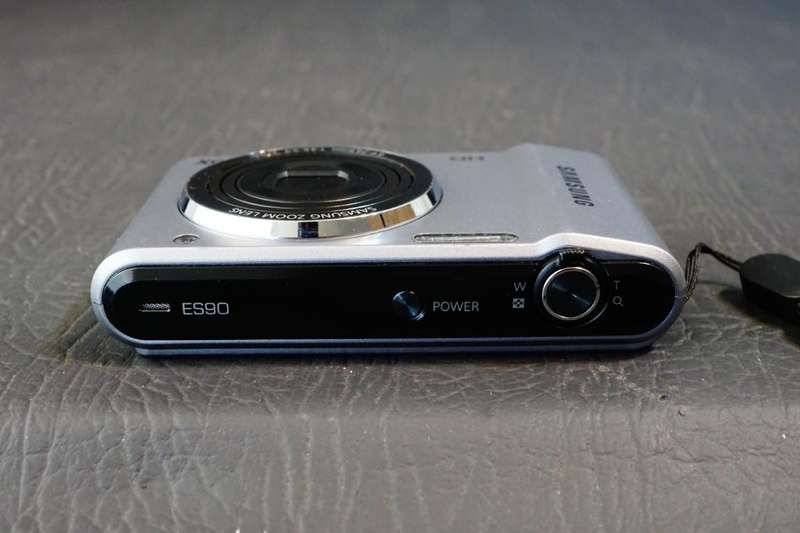 Samsung ES90 14.2MP Digital Camera 5X Optical Zoom HD Smart Auto **Great Condition**
