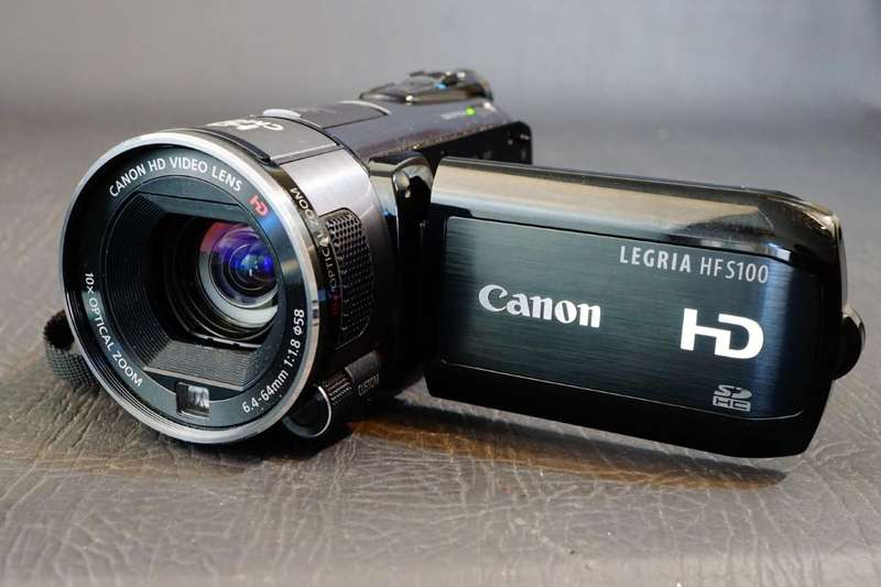 Canon VIXIA HF S100 Flash Memory HD Camcorder Camera with 10x Optical HD Lens **Great Condition*