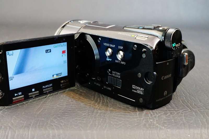 Canon VIXIA HF S100 Flash Memory HD Camcorder Camera with 10x Optical HD Lens **Great Condition*