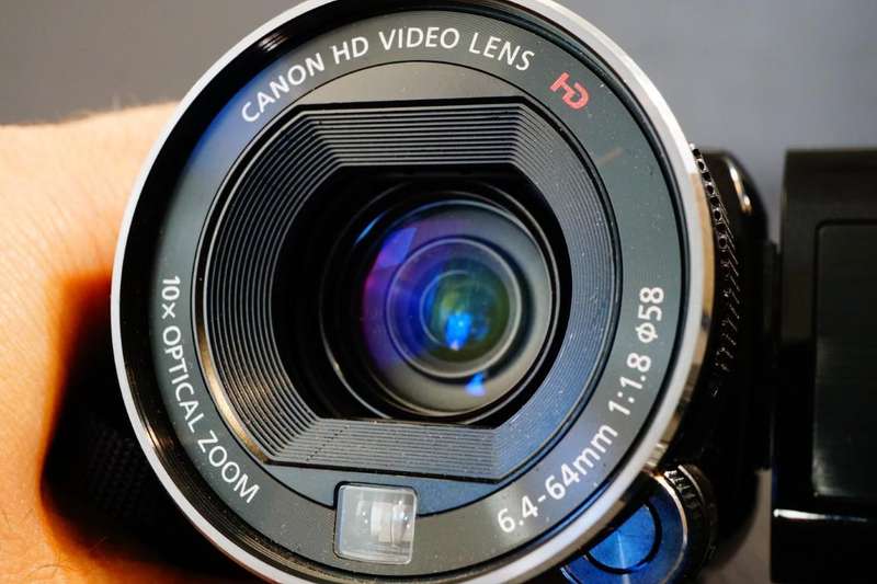 Canon VIXIA HF S100 Flash Memory HD Camcorder Camera with 10x Optical HD Lens **Great Condition*