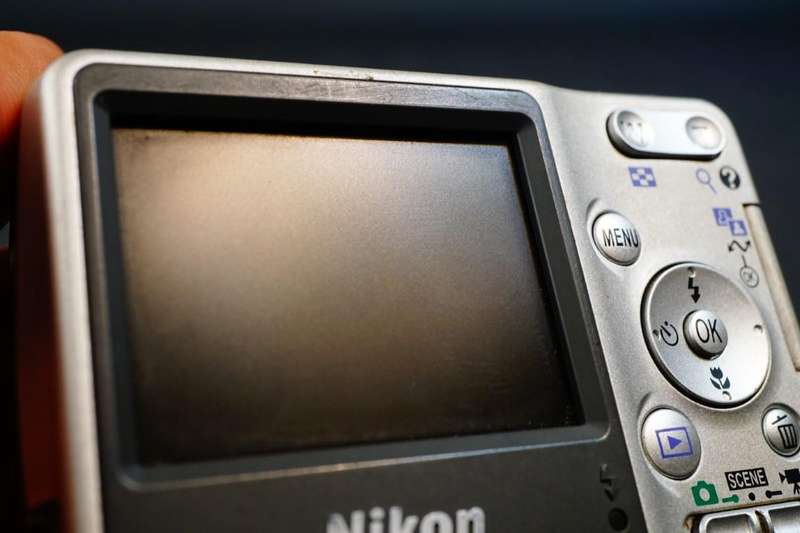 Nikon COOLPIX L4 4.0MP Compact Digital Camera uses AA Batteries **Good Condition**