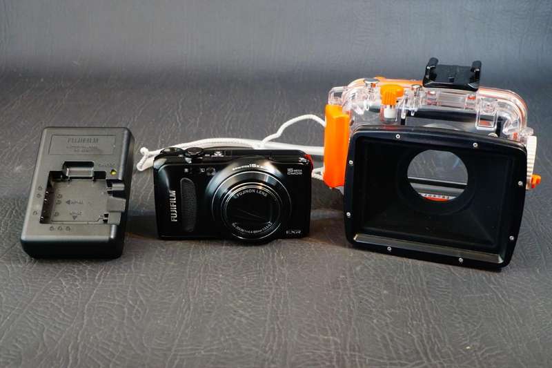 Fujifilm FinePix F660 EXR 16.0MP Digital Camera + Fujifilm WP-FXF500 Underwater Housing