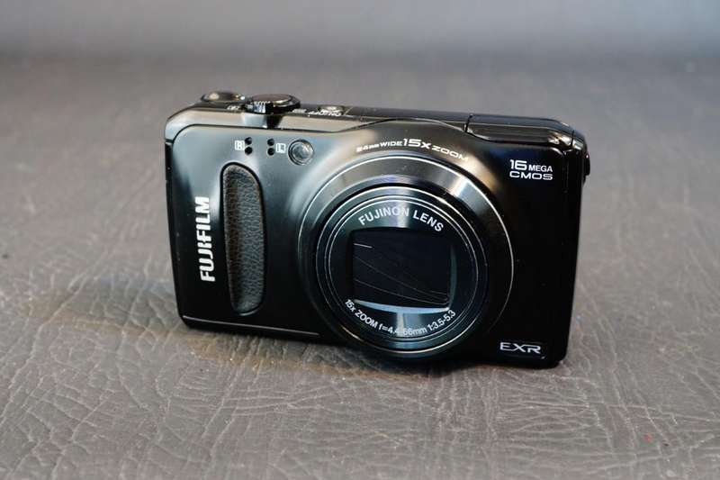 Fujifilm FinePix F660 EXR 16.0MP Digital Camera + Fujifilm WP-FXF500 Underwater Housing
