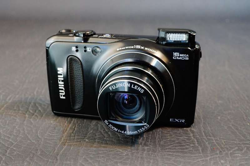 Fujifilm FinePix F660 EXR 16.0MP Digital Camera + Fujifilm WP-FXF500 Underwater Housing
