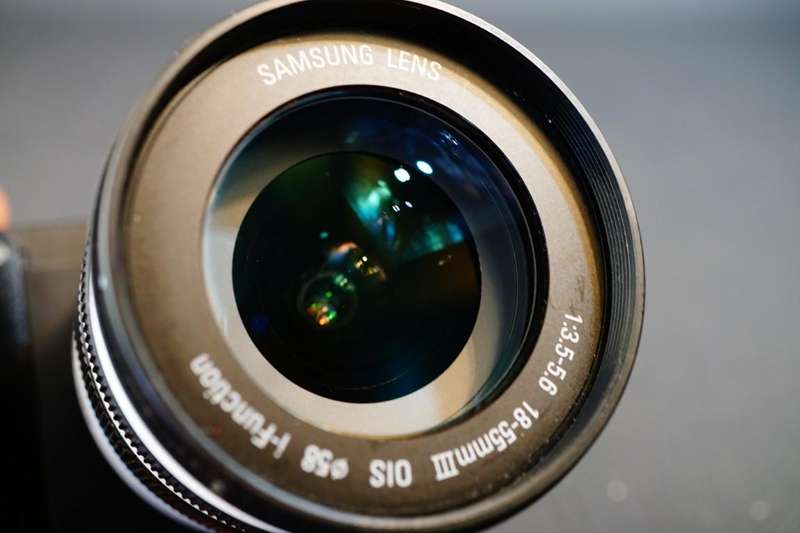 Samsung NX NX1100 20.3MP Mirrorless Digital Camera with 18-55mm OIS Lens  **Great Condition**