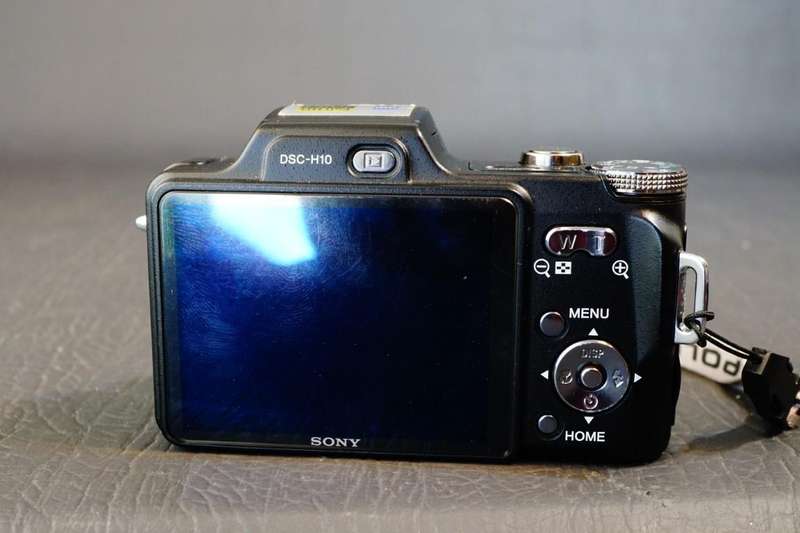 Sony Cyber-Shot DSC-H10 8.1MP Digital Camera with 10x Optical Zoom **Good Condition**