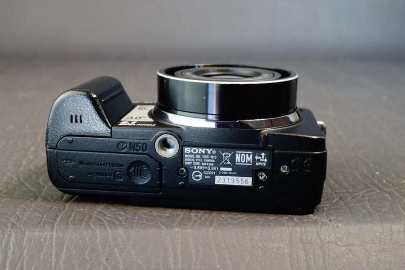 Sony Cyber-Shot DSC-H10 8.1MP Digital Camera with 10x Optical Zoom **Good Condition**