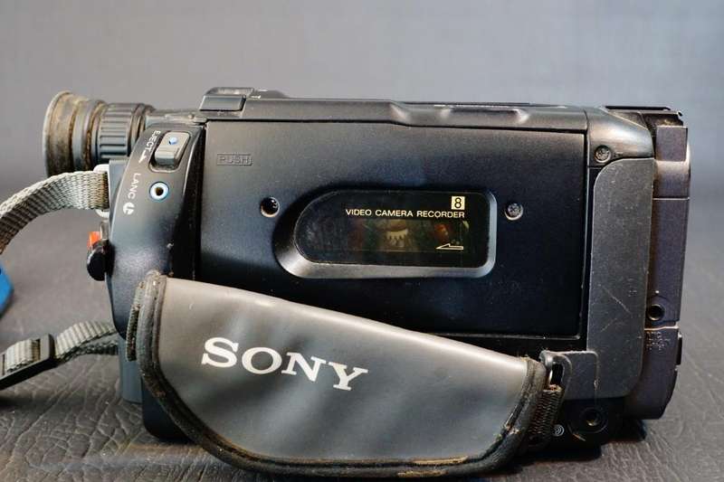 Sony CCD-TRV35E Hi8 Tape Digital Video Camera HANDYCAM Camcorder with Nightshot  **Good Condition**
