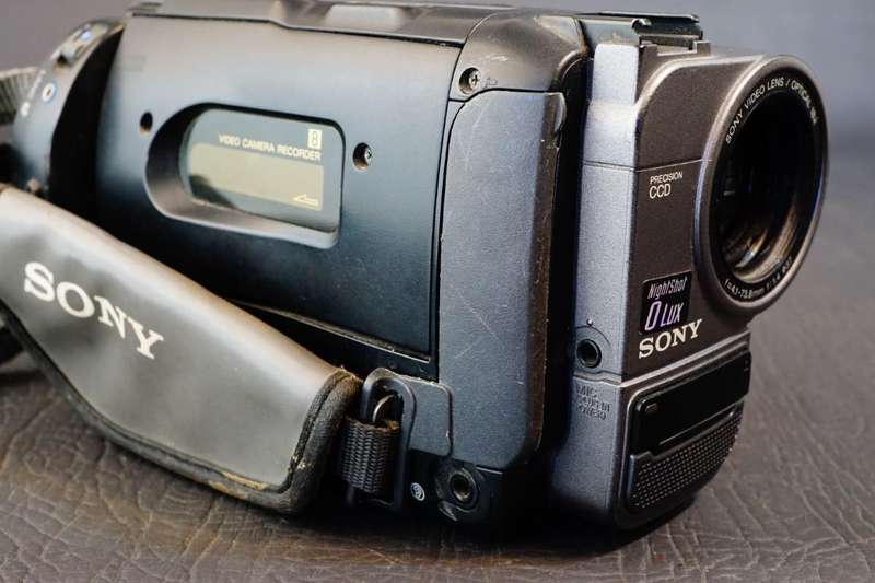 Sony CCD-TRV35E Hi8 Tape Digital Video Camera HANDYCAM Camcorder with Nightshot  **Good Condition**