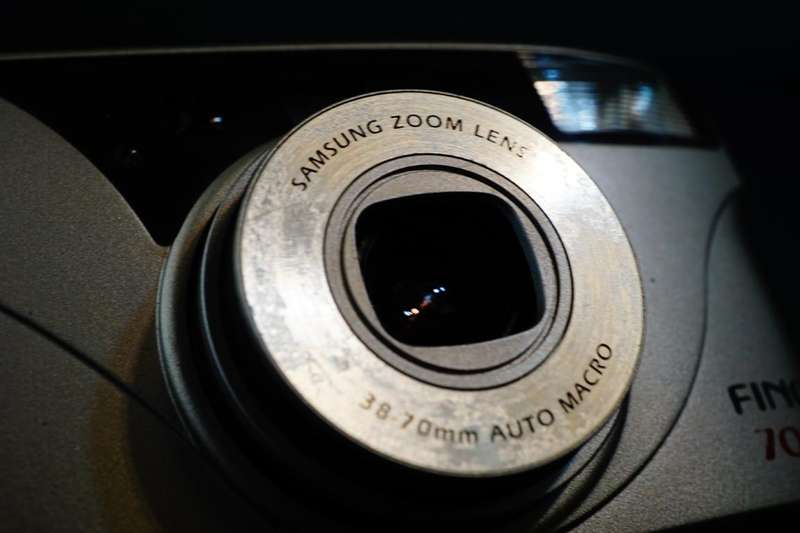 Samsung Fino 70S 35mm Film Point & Shoot Camera 38-70mm Zoom Lens **Good Condition**