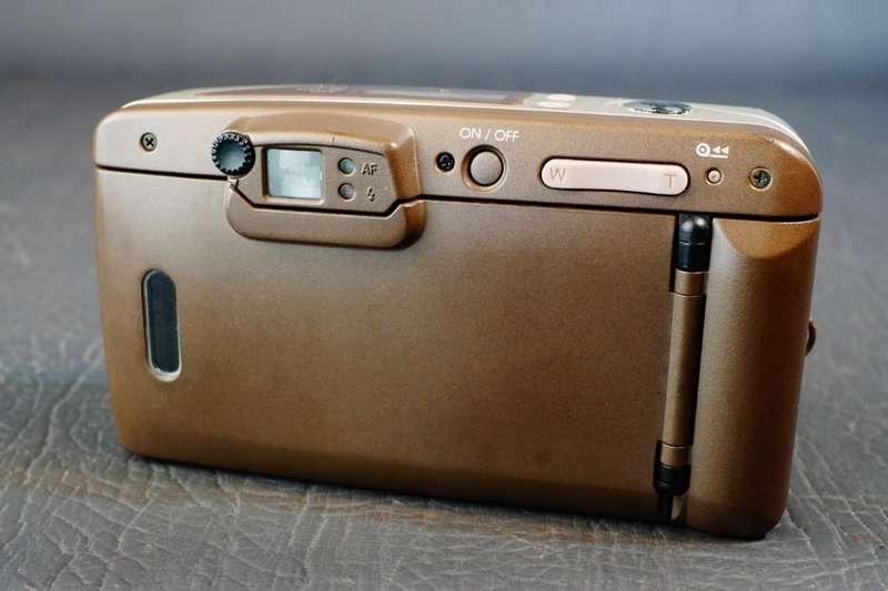 Samsung Fino 70S 35mm Film Point & Shoot Camera 38-70mm Zoom Lens **Good Condition**