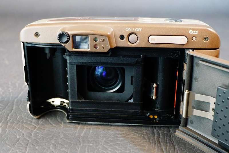 Samsung Fino 70S 35mm Film Point & Shoot Camera 38-70mm Zoom Lens **Good Condition**