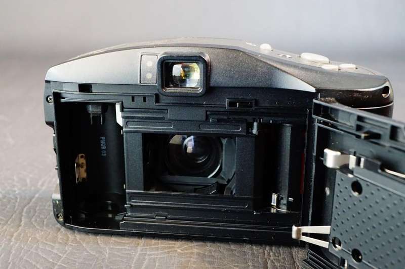 Olympus SuperZoom 700BF 35mm Film Point & Shoot Zoom 38-70mm Zoom Lens **Good Condition**