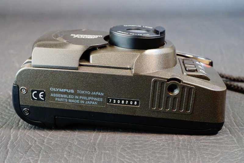 Olympus SuperZoom 700BF 35mm Film Point & Shoot Zoom 38-70mm Zoom Lens **Good Condition**