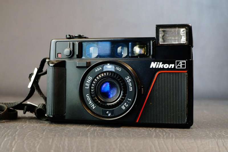 Nikon L35AF Pikaichi ISO1000 35mm Film Point & Shoot Camera with 35mm F2.8 Lens **Good Condition**