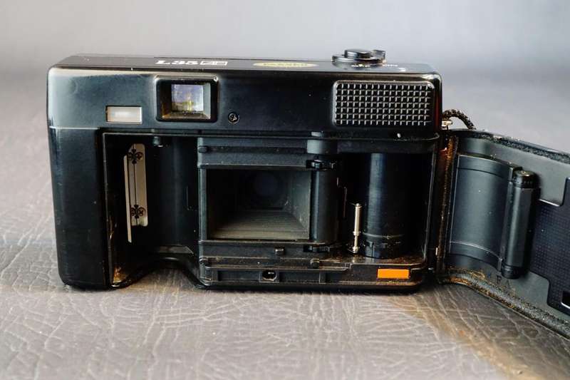 Nikon L35AF Pikaichi ISO1000 35mm Film Point & Shoot Camera with 35mm F2.8 Lens **Good Condition**