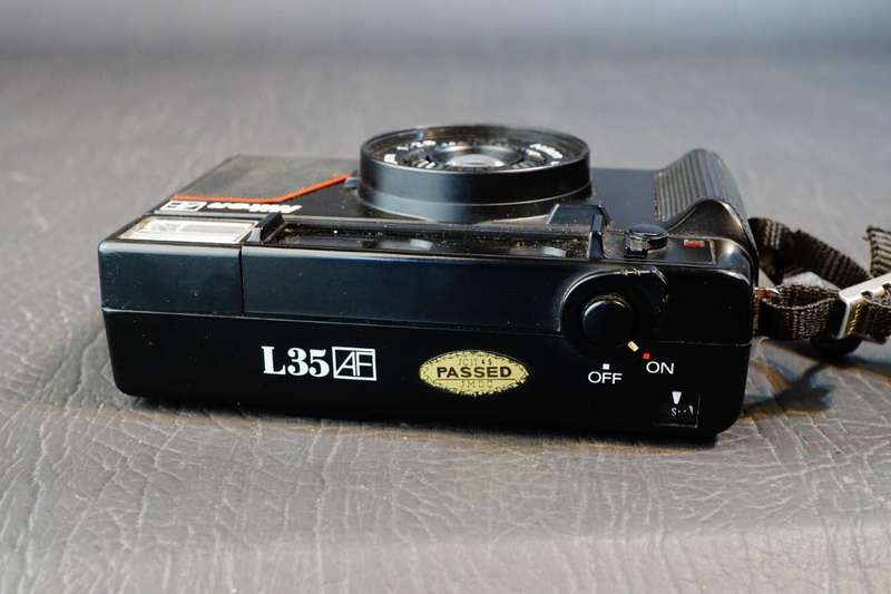 Nikon L35AF Pikaichi ISO1000 35mm Film Point & Shoot Camera with 35mm F2.8 Lens **Good Condition**