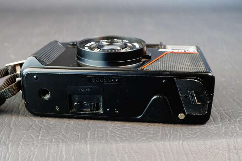 Nikon L35AF Pikaichi ISO1000 35mm Film Point & Shoot Camera with 35mm F2.8 Lens **Good Condition**