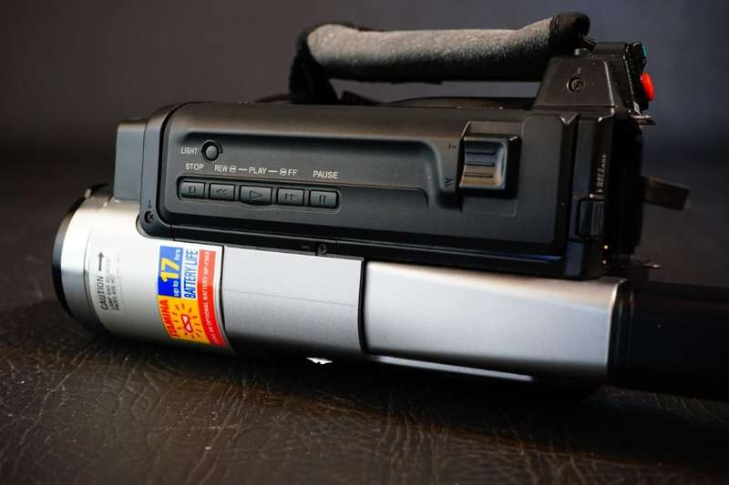 Sony CCD-TR618E Hi8 Tape Digital Video Camera HANDYCAM Camcorder with NightShot  **Great Condition**