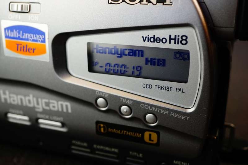 Sony CCD-TR618E Hi8 Tape Digital Video Camera HANDYCAM Camcorder with NightShot  **Great Condition**