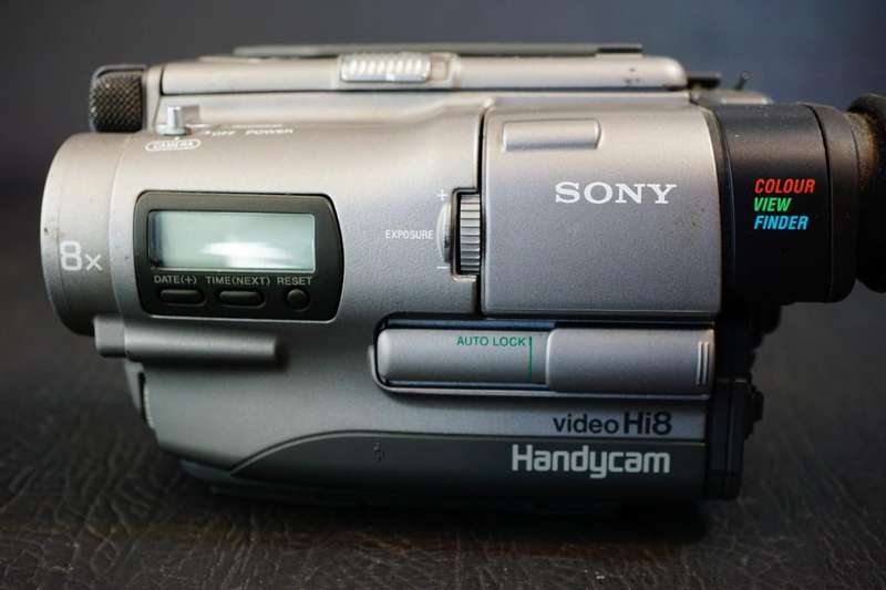 Sony CCD-TR1E CCDTR1E Hi8 Tape Digital Video Camera HANDYCAM Camcorder **Great Condition**