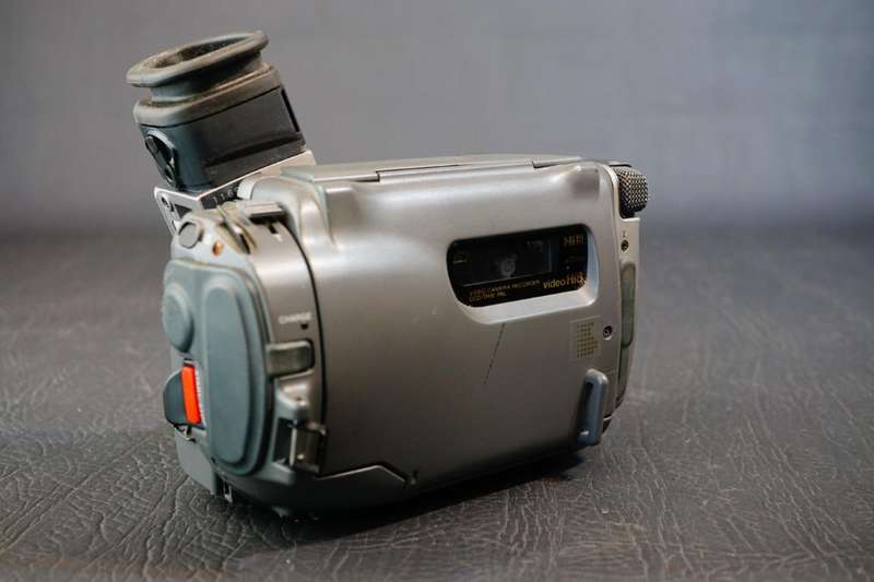 Sony CCD-TR1E CCDTR1E Hi8 Tape Digital Video Camera HANDYCAM Camcorder **Great Condition**