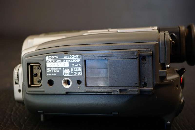 Sony CCD-TR1E CCDTR1E Hi8 Tape Digital Video Camera HANDYCAM Camcorder **Great Condition**